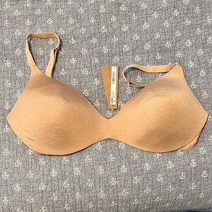 SKIMS wireless form, push-up plunge Bra 34DDD NWT